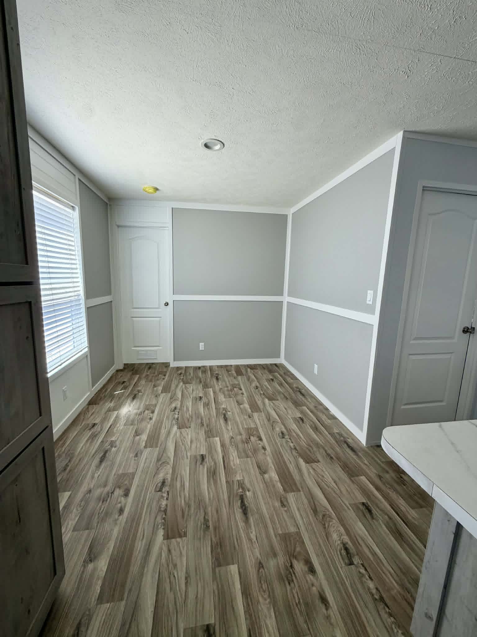 The comal interior home features