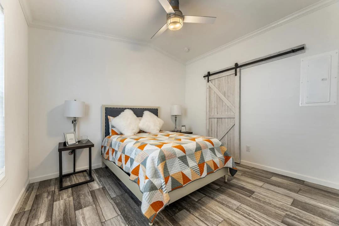 Innovation in1650h11059 bedroom home features