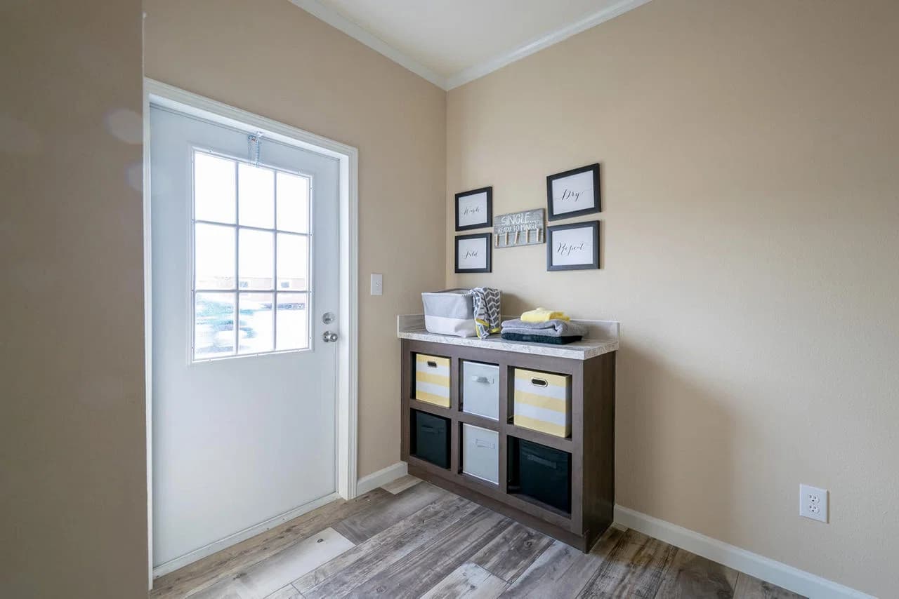 Innovation in3256h32025 interior home features