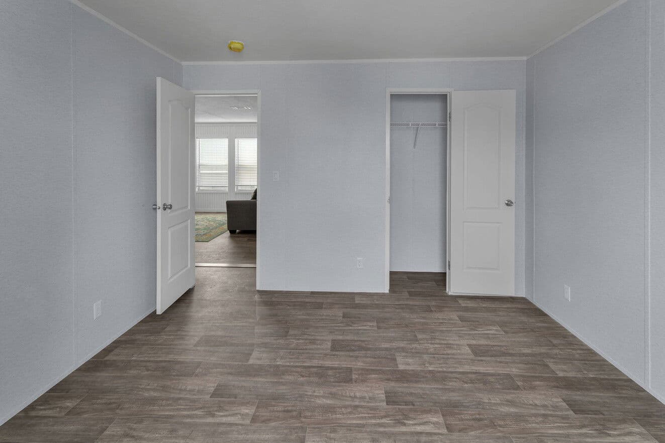 Valu maxx premier 32643e interior home features