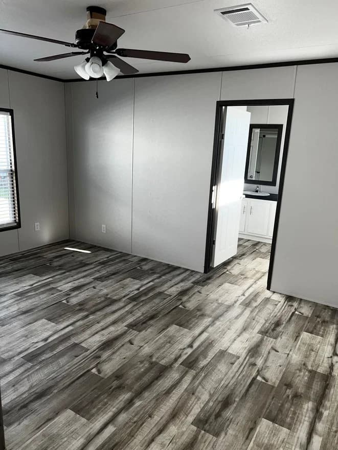 Pinnacle 16763b bedroom home features