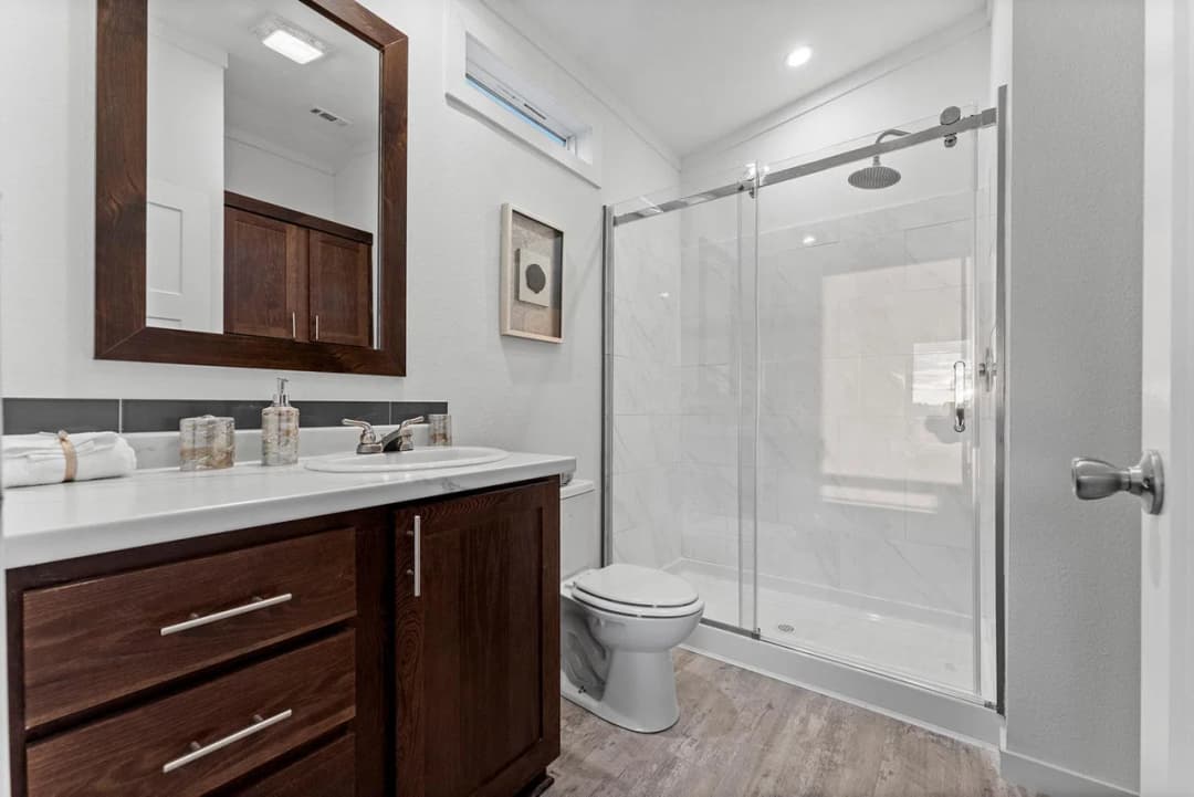 Innovation in1668h22126 bathroom home features