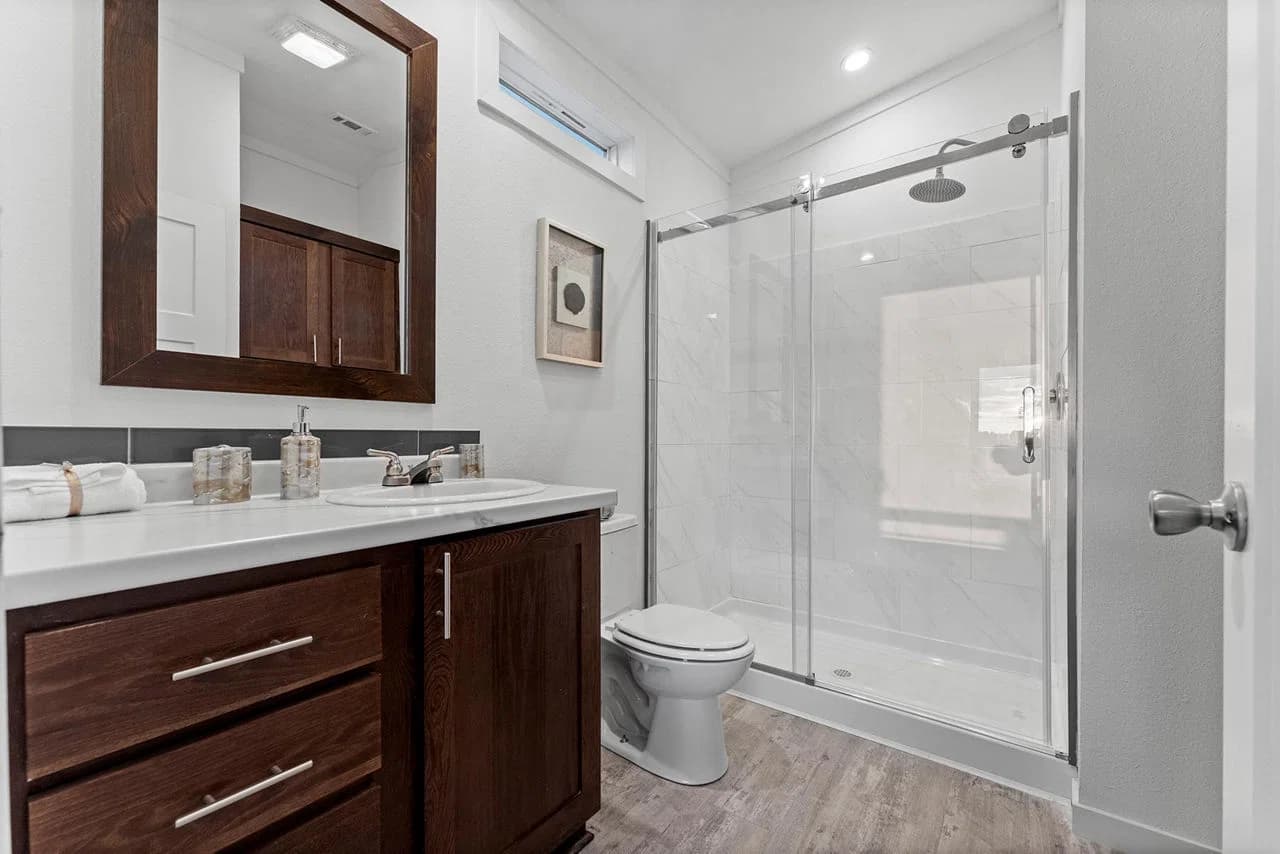 Innovation in1668h22126 bathroom home features