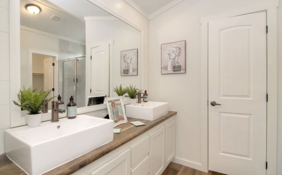 Opal 5663 bathroom home features