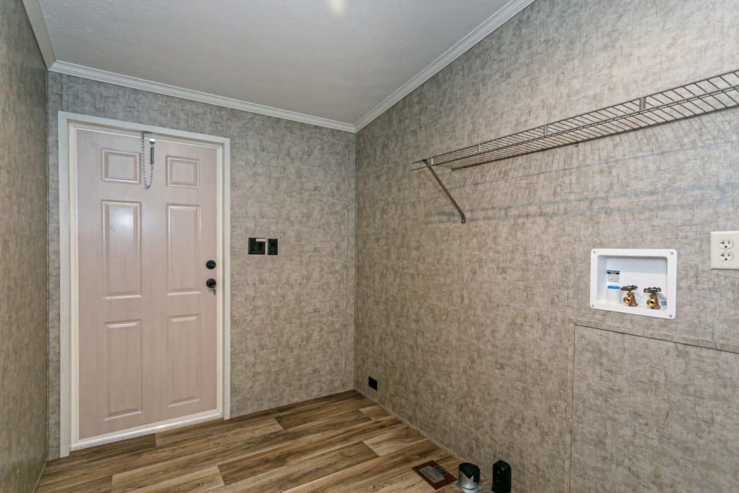 Classic c-3264-32bp interior home features