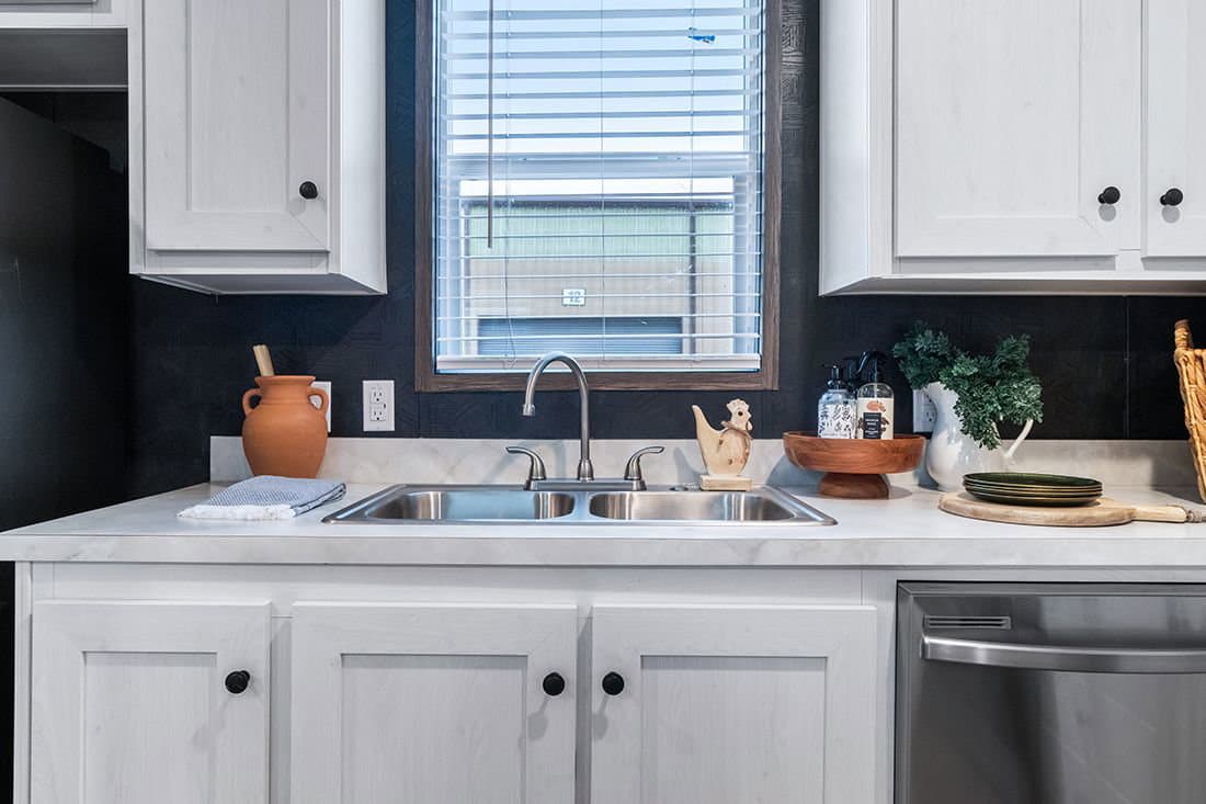 Select 16723i kitchen home features