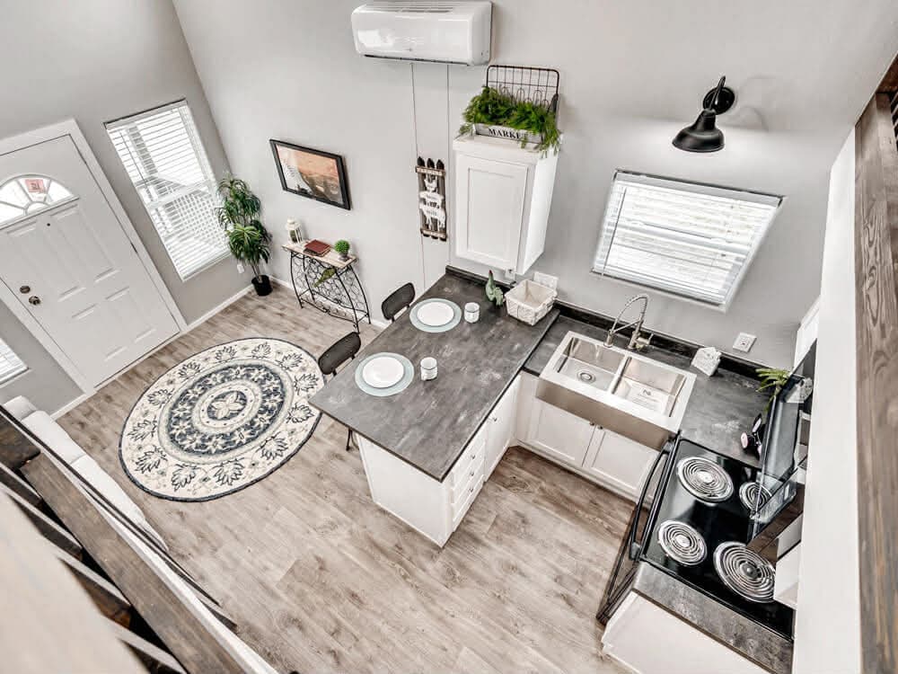 The anderson  home features