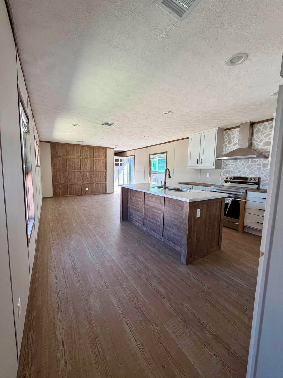 The country hide away kitchen home features