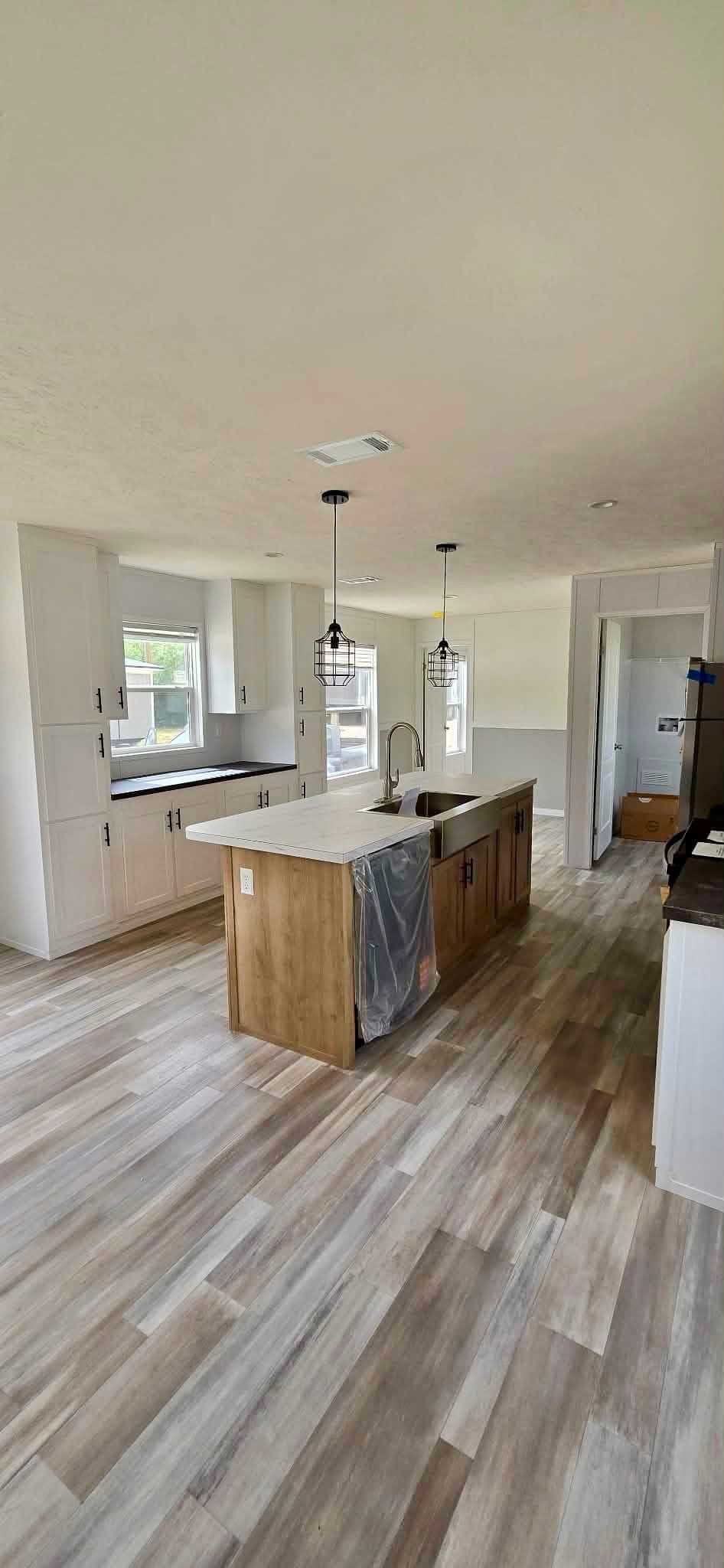 The kyle (hot deal)  home features