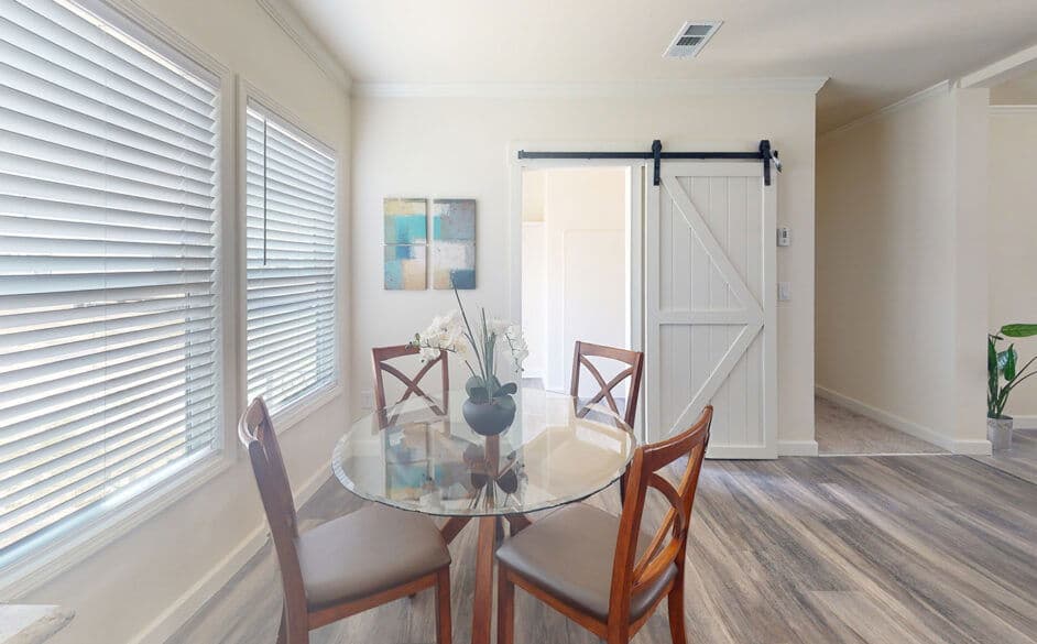 Reserve s56j interior home features