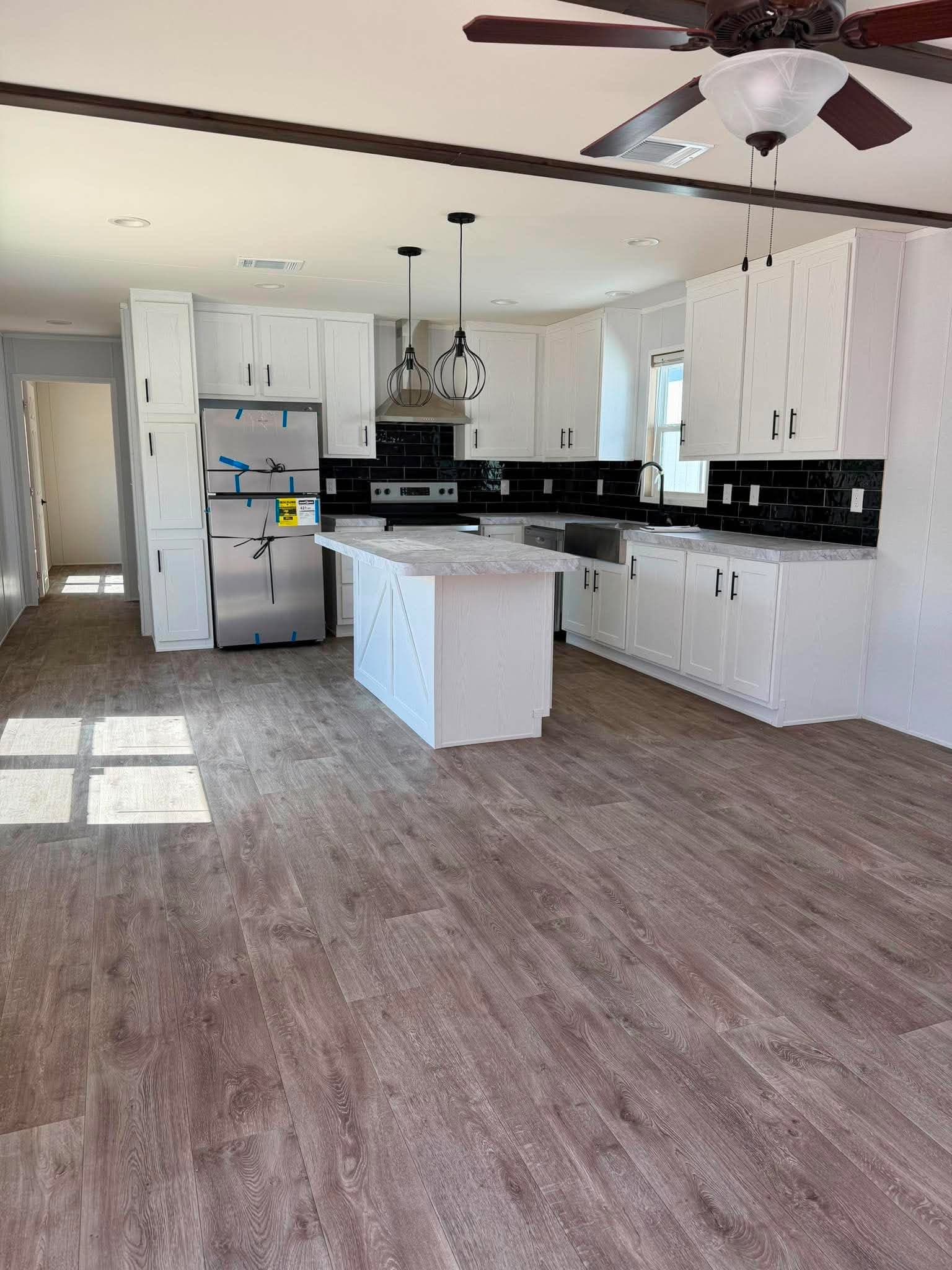 The jolene  home features