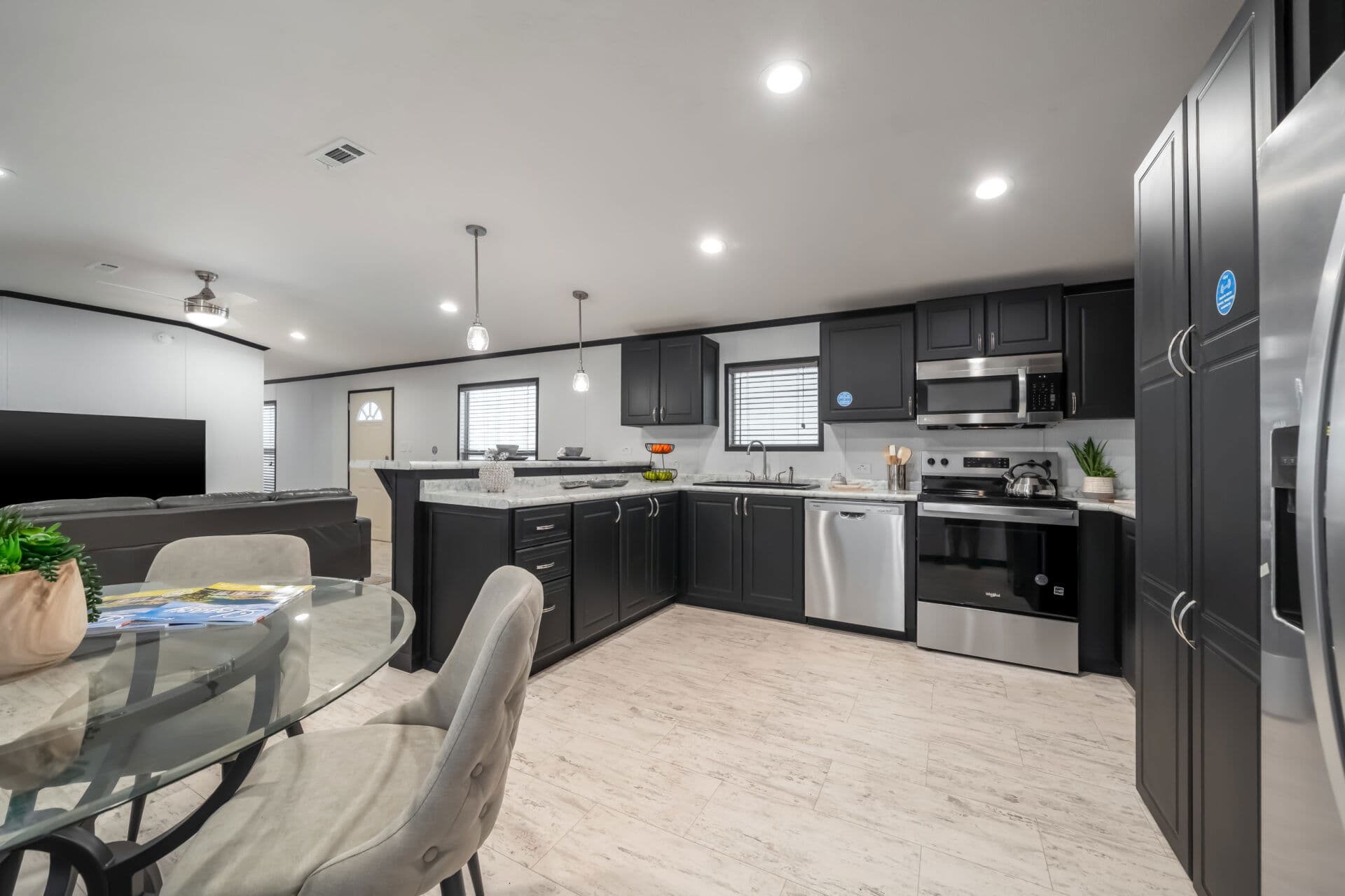 Classic c-1680-32m kitchen home features