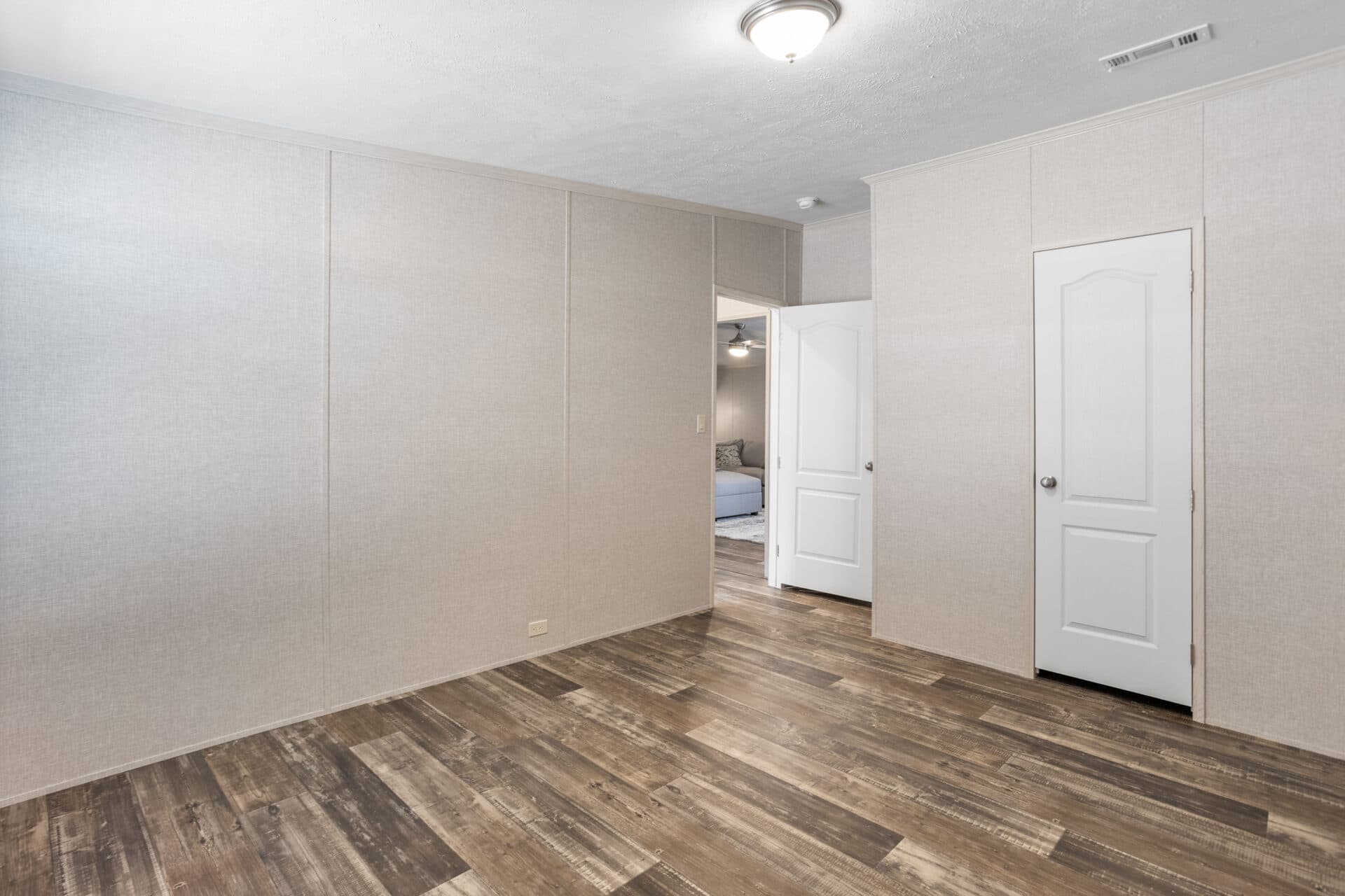 Heritage h-3272-43a bedroom home features