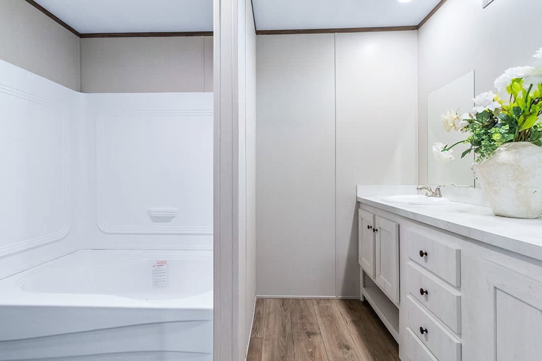 Select 16723a bathroom home features