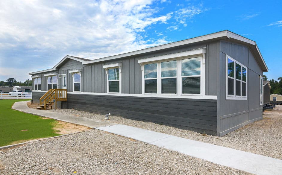 Beaumont 5079 elevation and exterior home features