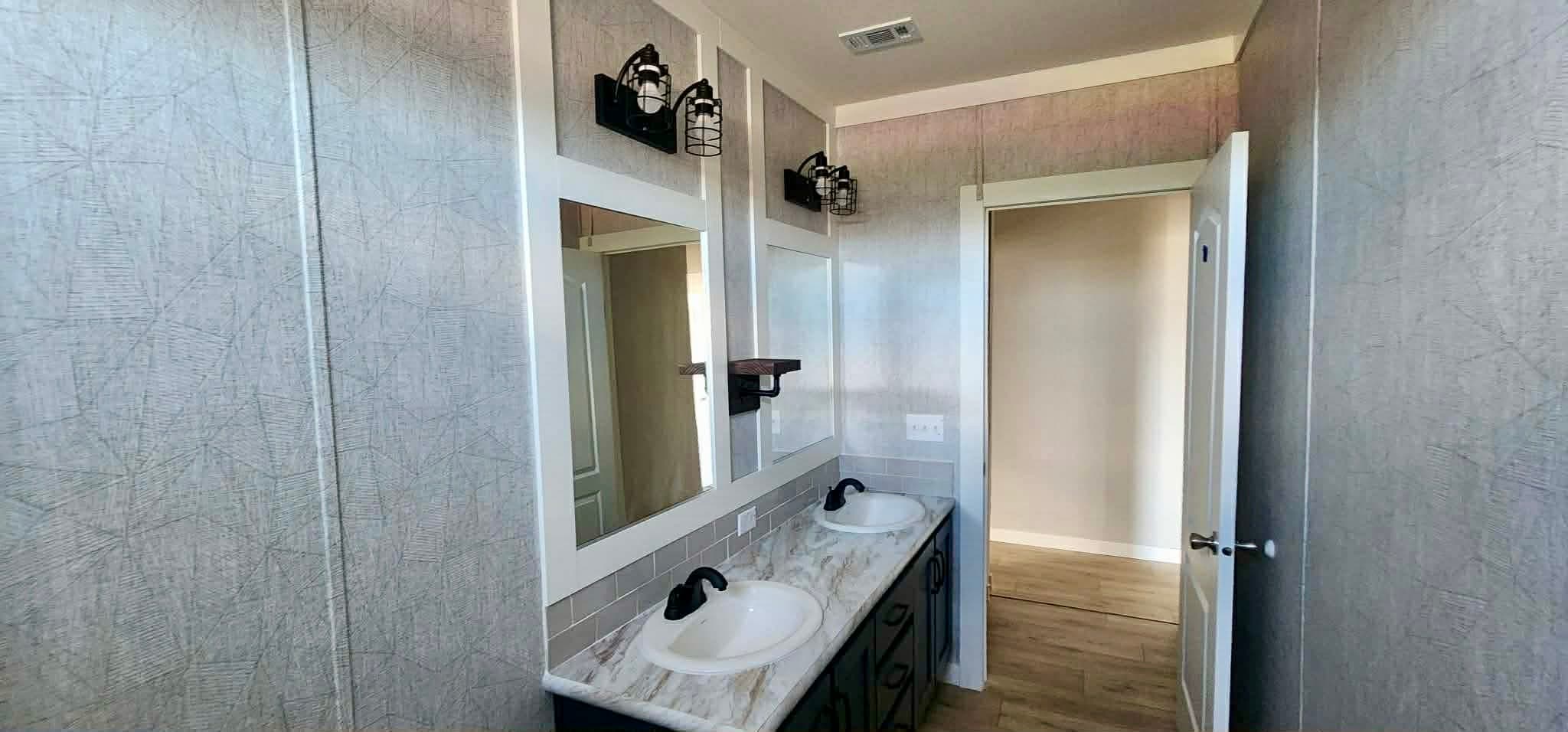 The shyanne  home features