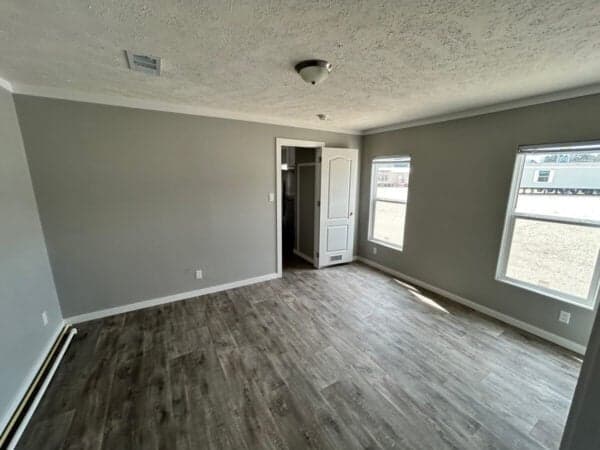 The graceland  bedroom home features