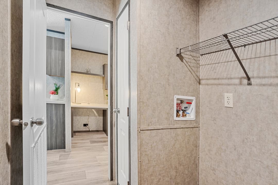 Classic c-1680-32d interior home features