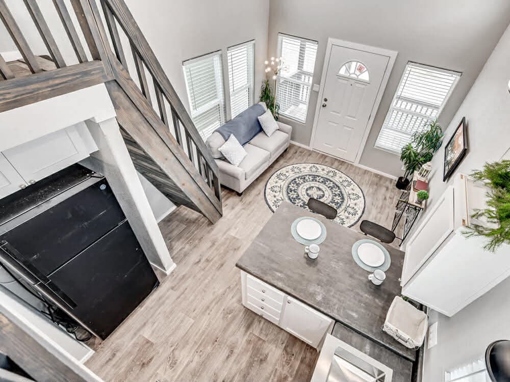 The anderson  home features