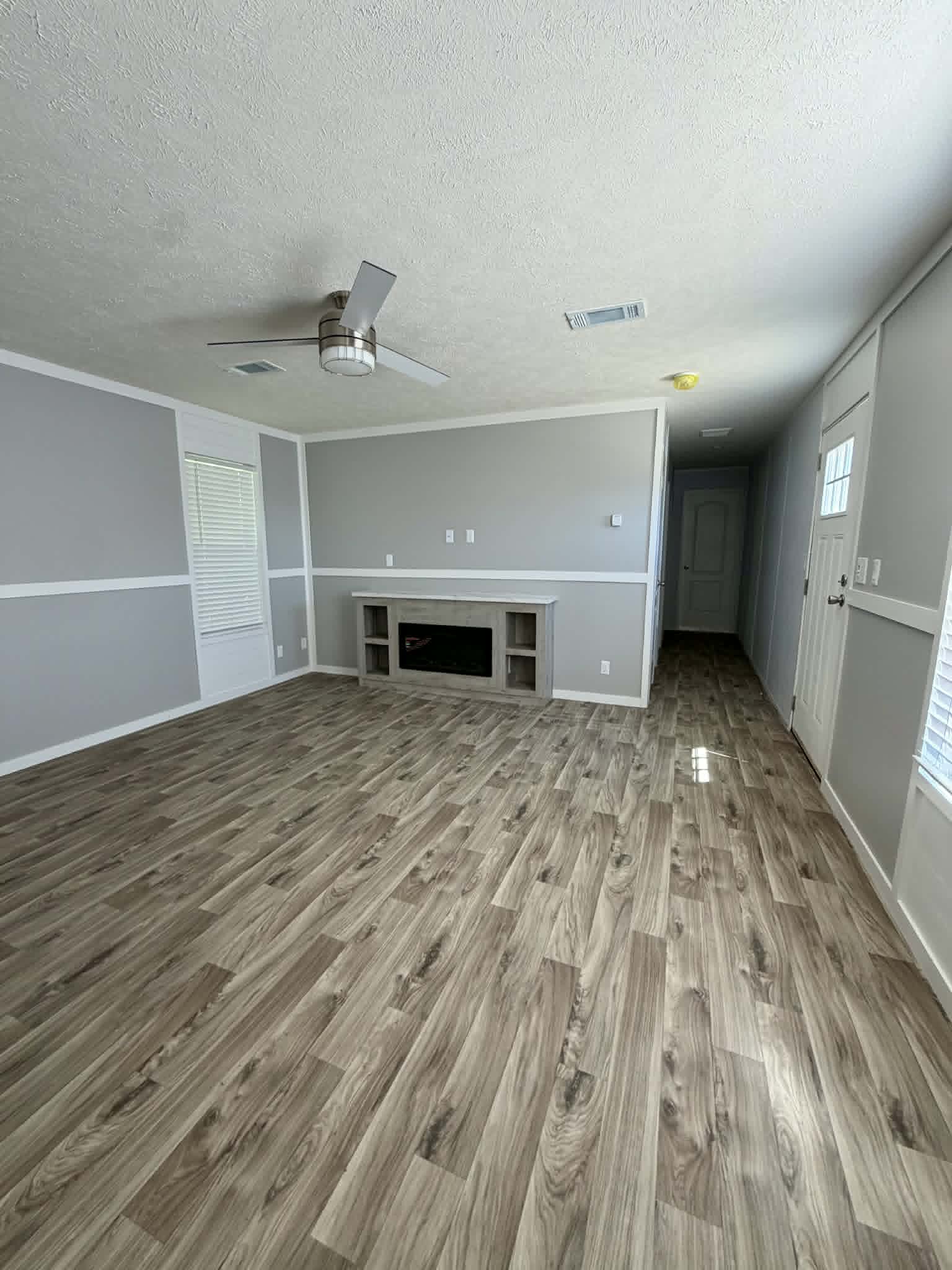 The comal interior home features