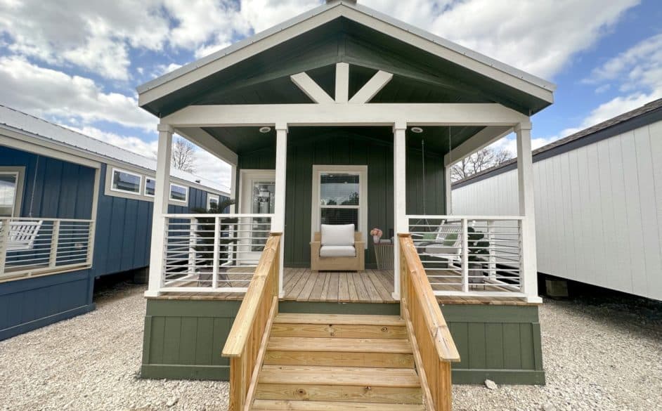 Starling d40ep8 elevation and exterior home features