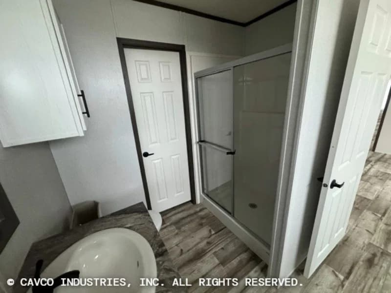 Landmark 16763e bathroom home features