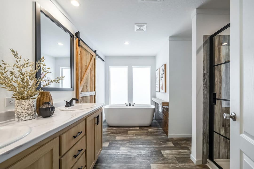 The pelican bathroom home features