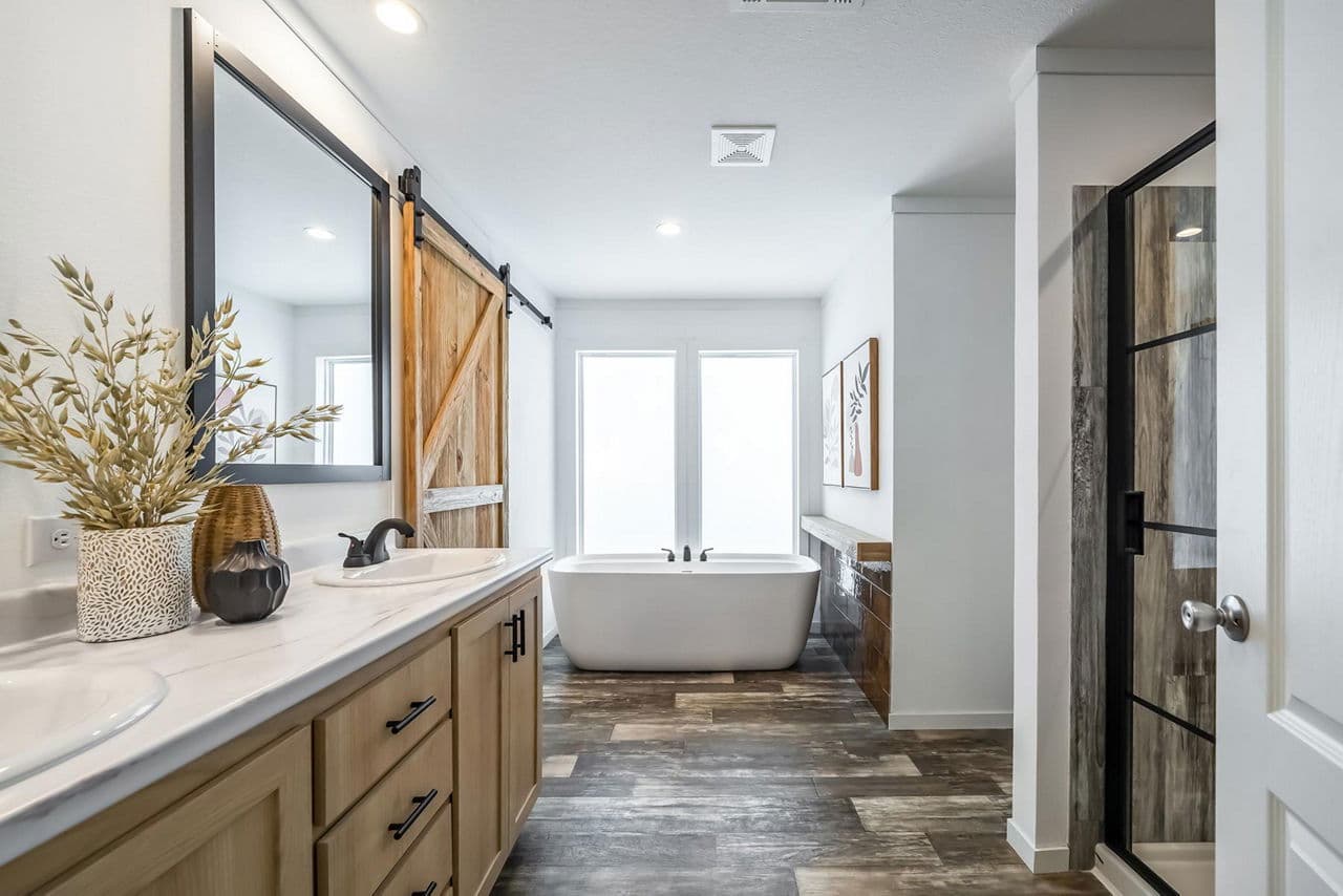 The pelican bathroom home features