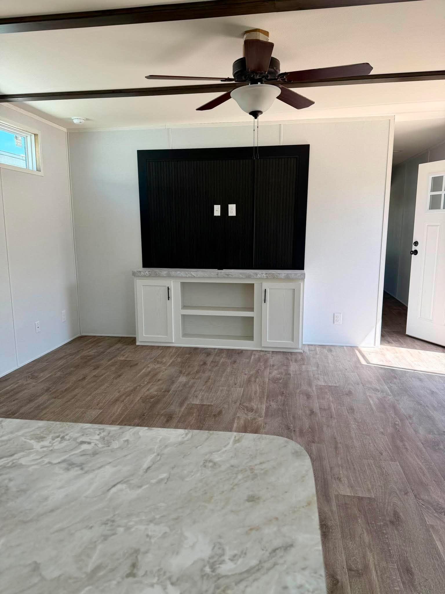 The jolene  home features