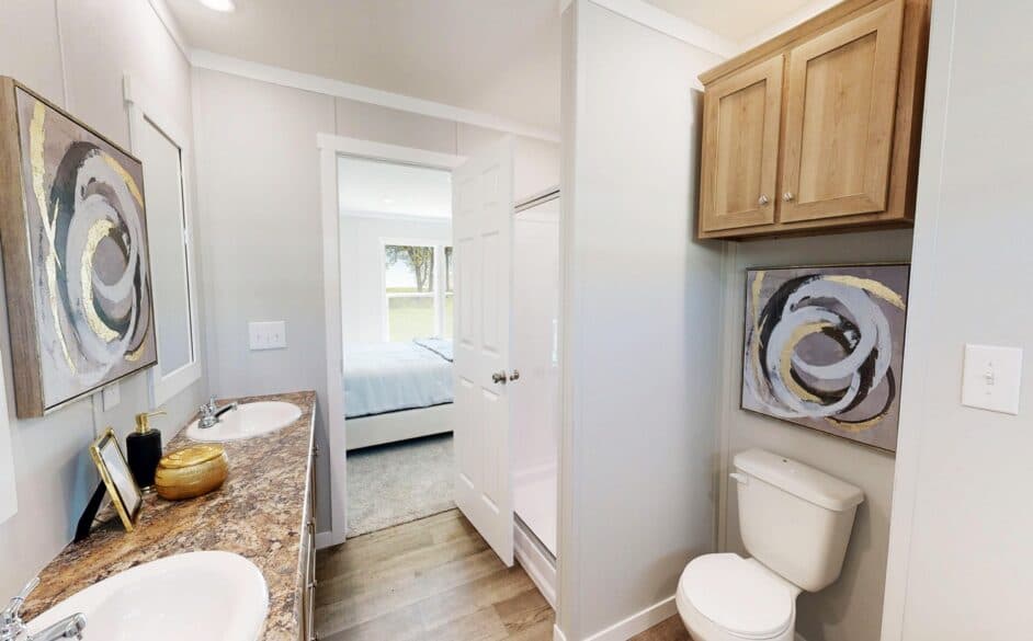 Cimarron 2368 bathroom home features