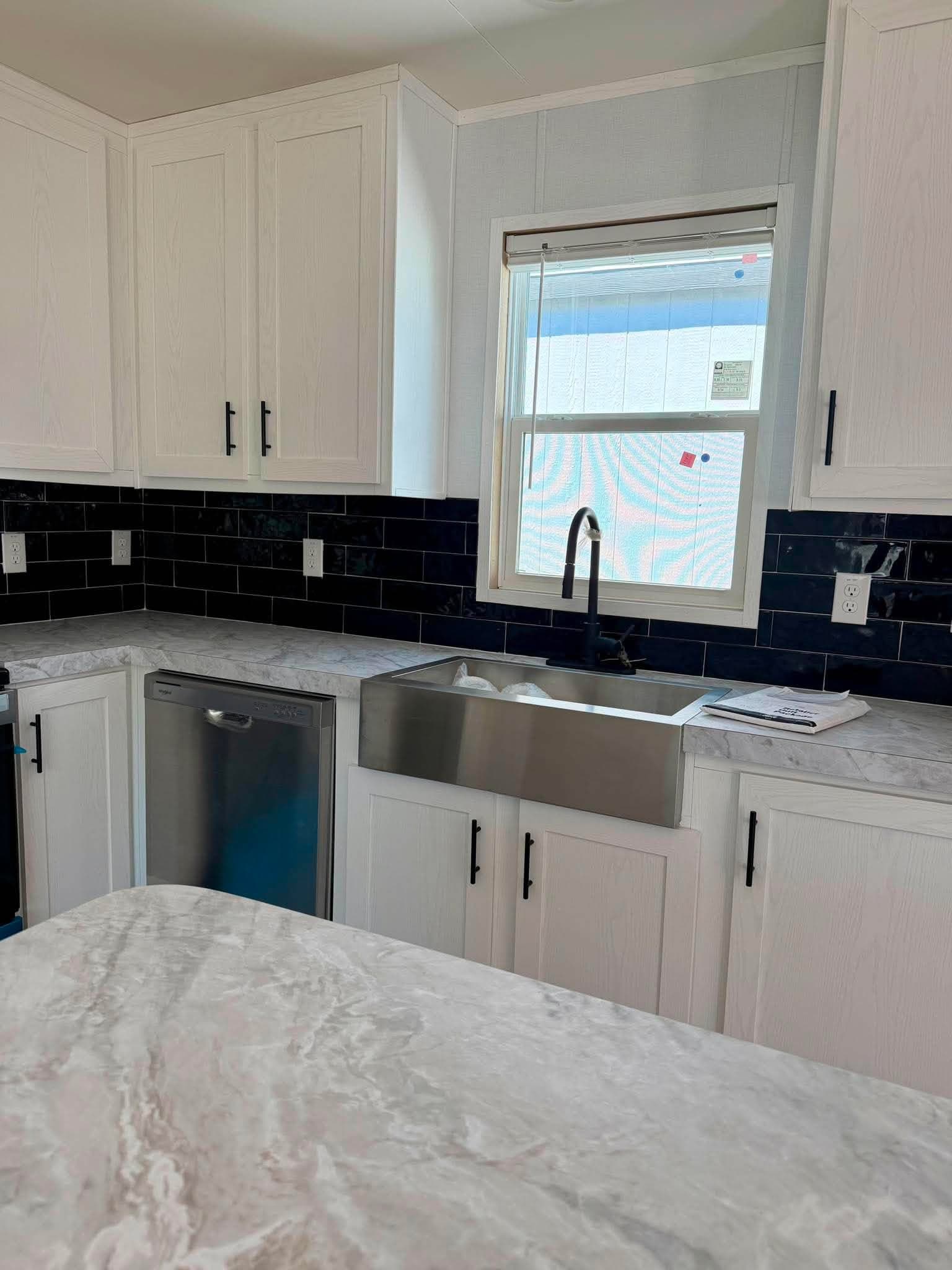 The jolene  home features