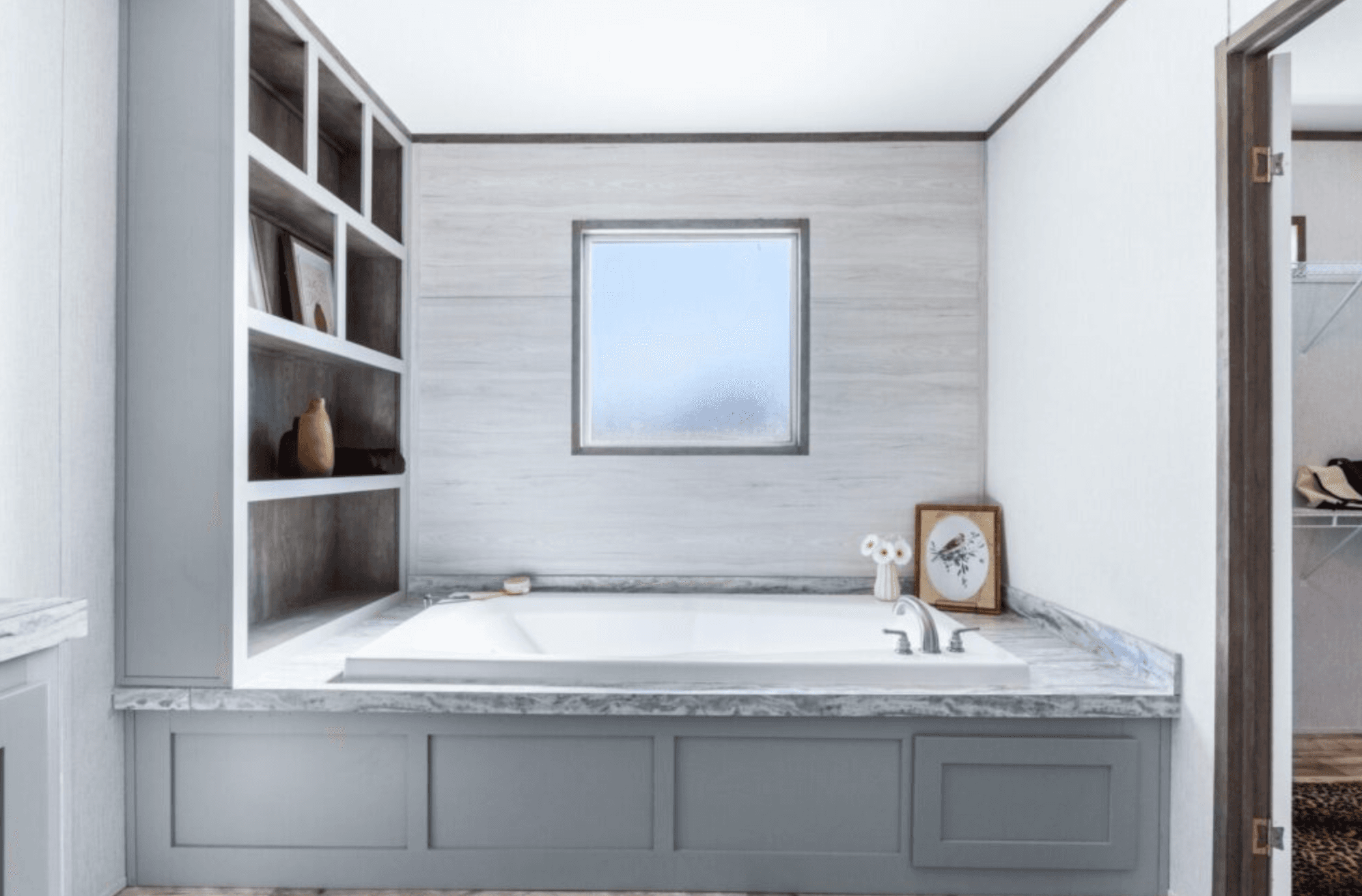 Hogan bathroom home features