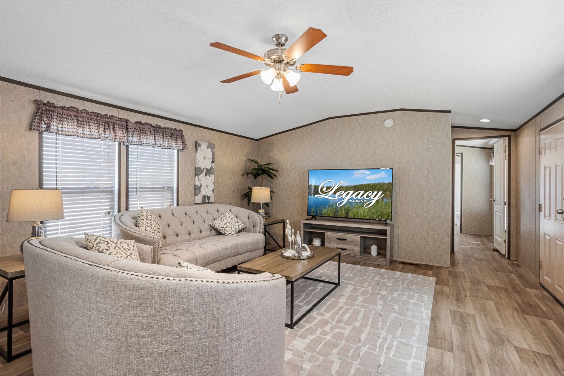 Classic c-1680-32d interior home features