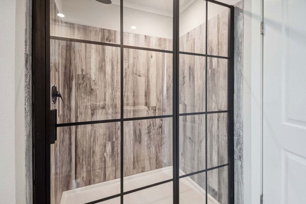 The desire bathroom home features