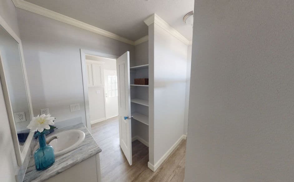 Radiant d46dp8 bathroom home features