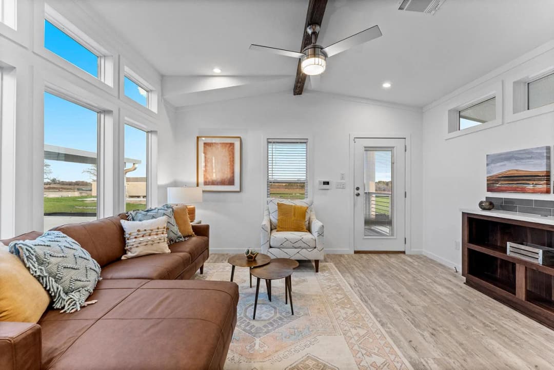 Innovation in1668h22126 interior home features