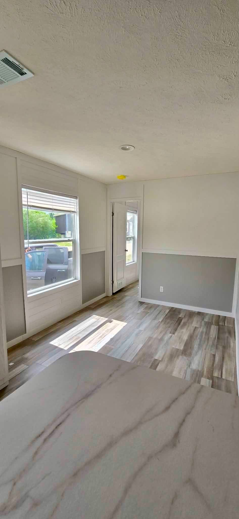 The kyle (hot deal)  home features