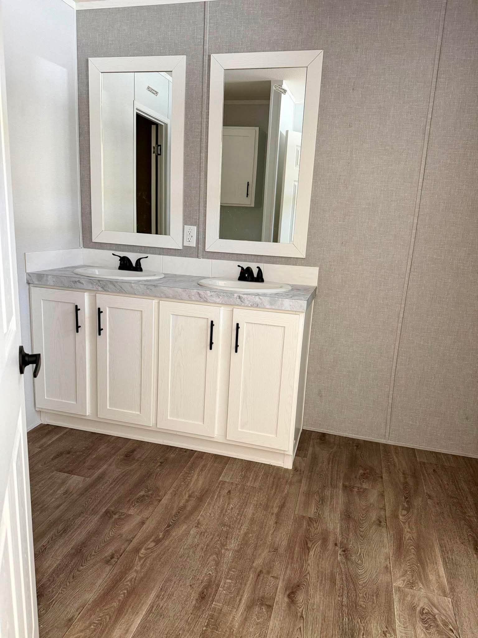 The jolene  home features