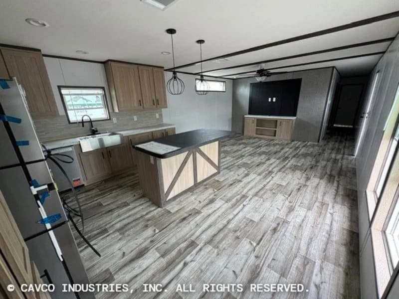 Landmark 16763b kitchen home features