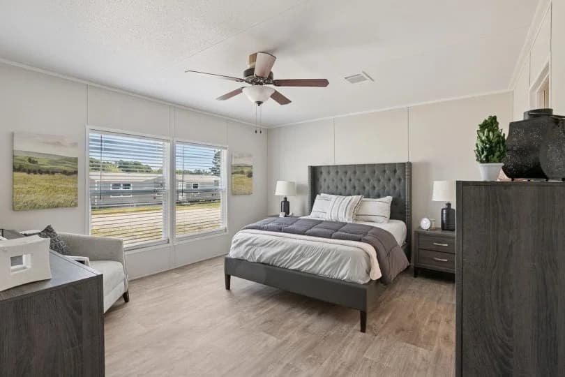 Valuhomes 28724p bedroom home features
