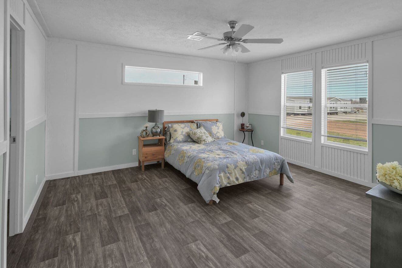 Valu maxx premier 32643e interior and bedroom home features