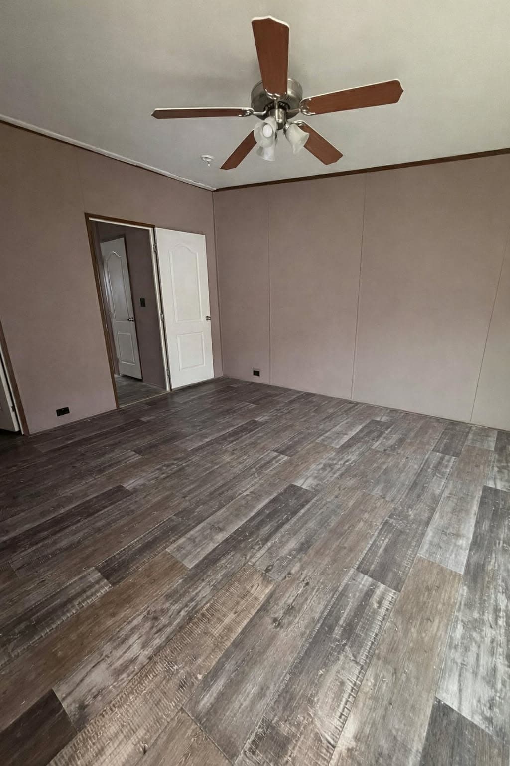 The utah refurbished 4 bedroom (hot deal)  home features