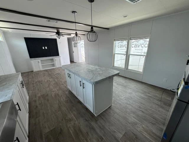 Landmark 16763b interior home features