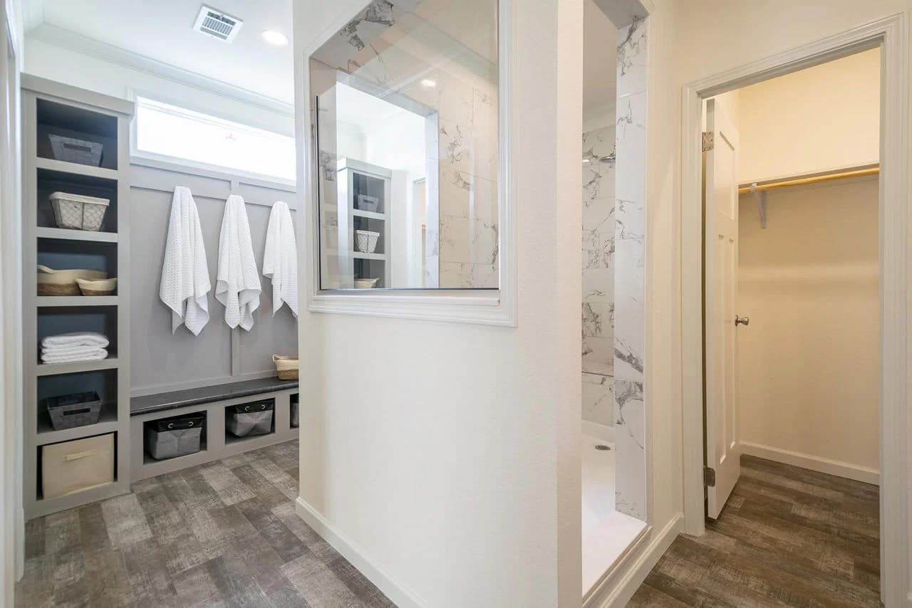 Innovation in3268h32052 bathroom home features