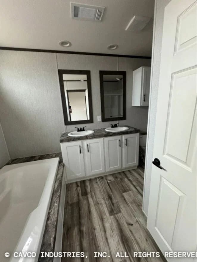 Landmark 16763e bathroom home features