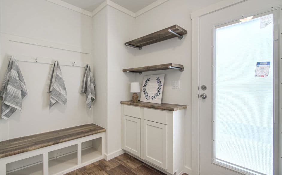 Pearl 6380 interior home features