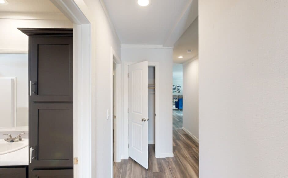 Nordic 6364 bathroom home features