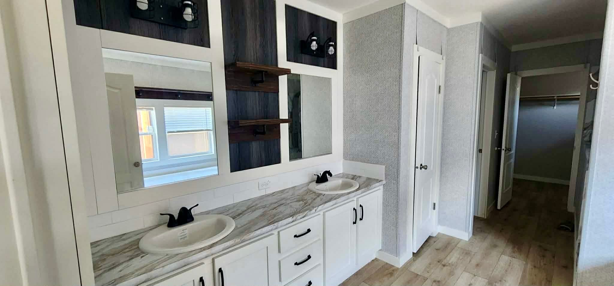 The shyanne  home features