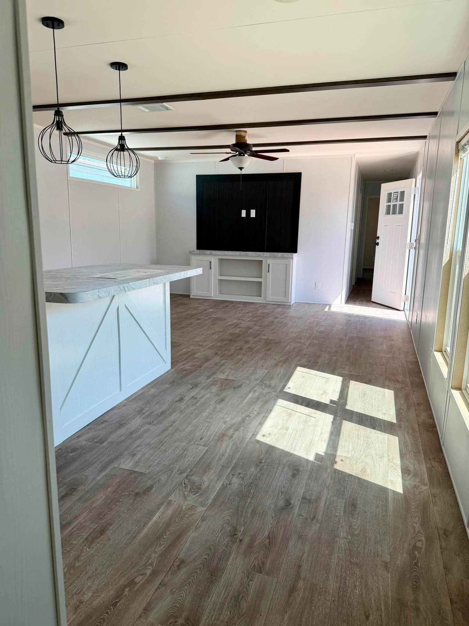 The jolene  home features
