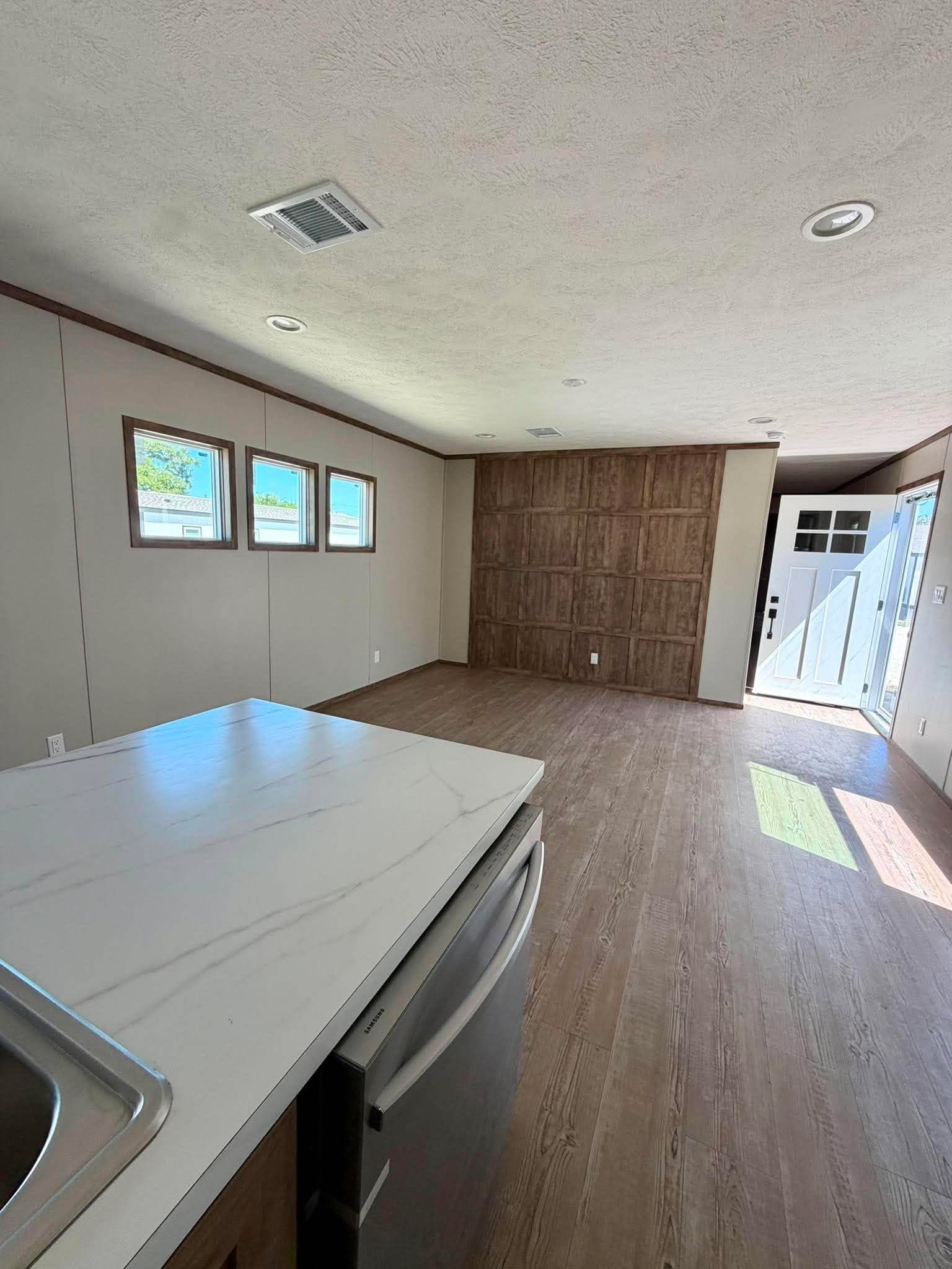 The country hide away kitchen home features